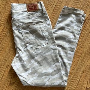 Cream Camo Levi’s Jeans